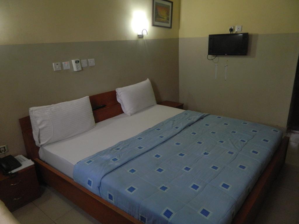 Neighbourhood Guest House Abuja Room photo