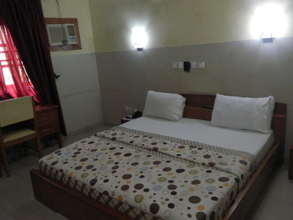 Neighbourhood Guest House Abuja Room photo