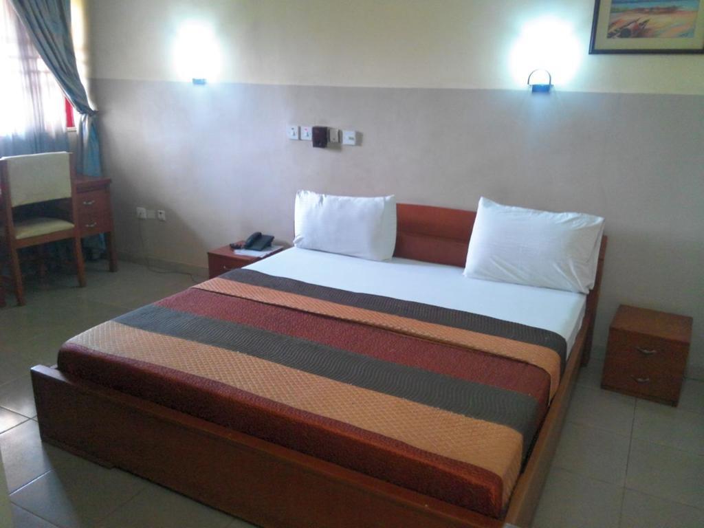 Neighbourhood Guest House Abuja Room photo